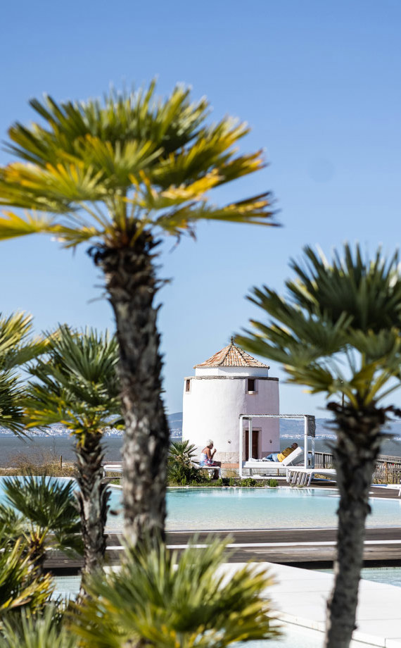 Piscina Relaxar Na Piscina Infinita
